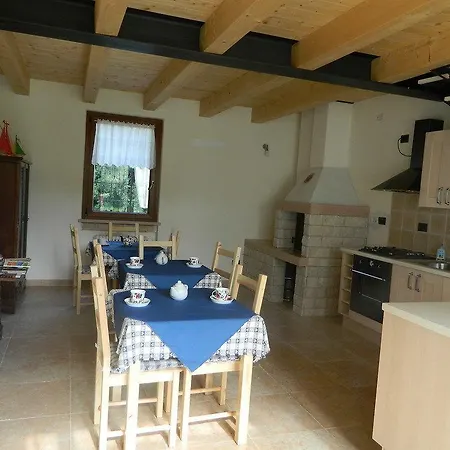 לינה וארוחת בוקר Corte Preare 3*